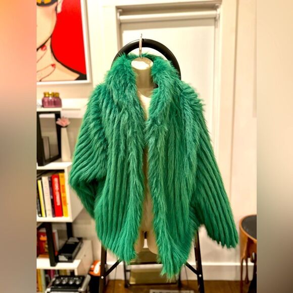Lala Parker THE TWILA textured faux fur hooded jacket in Columbian Emerald - Picture 6 of 10